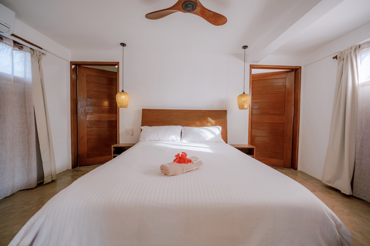 Bedroom (queen size bed 150x190cm)