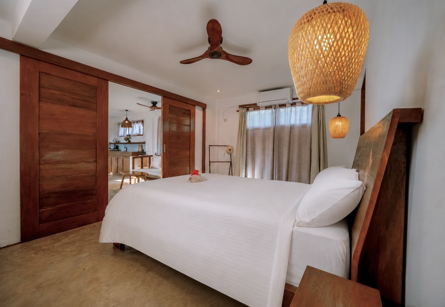 Bedroom (queen size bed 150x190cm)